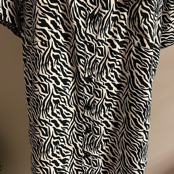 Essential PLUS ZIBRA print button up shirt blouse polyester short sleeve 3X - Picture 3 of 12